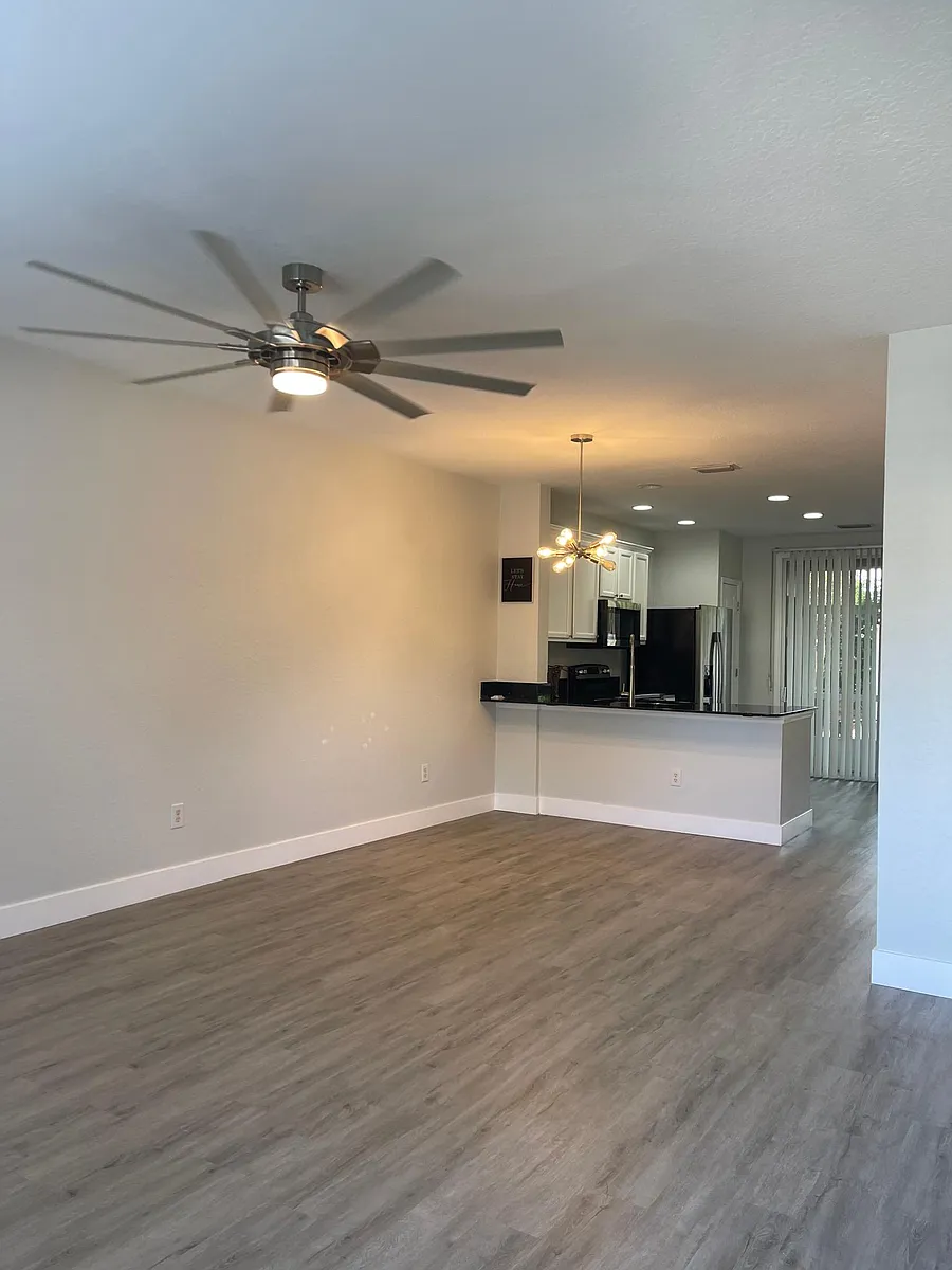 Building Photo - 4441 SW 49th Ave
