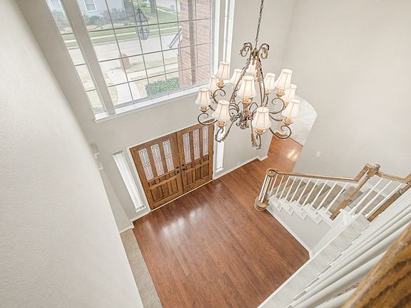3rd image of 1323 Edgewood Ct