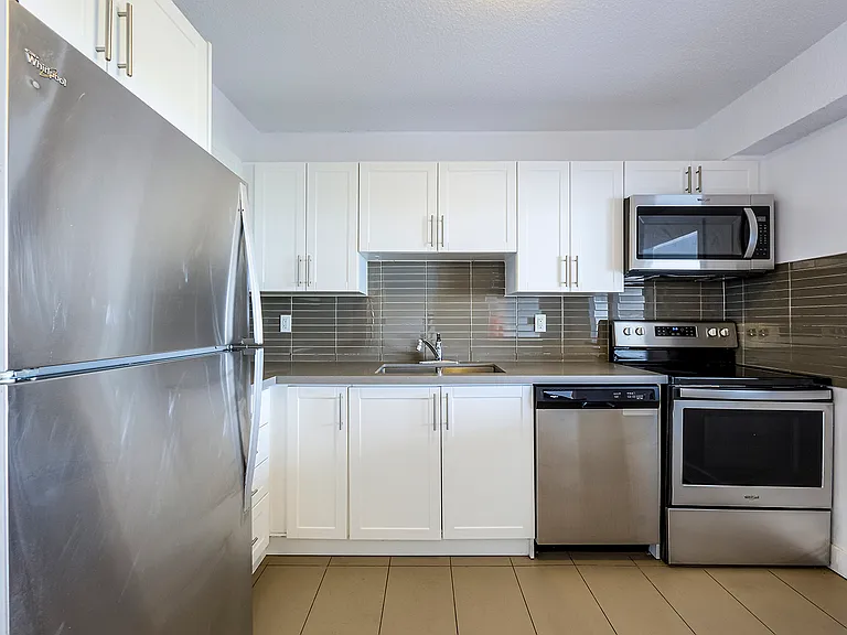640 Sheppard Ave E — Photo 3