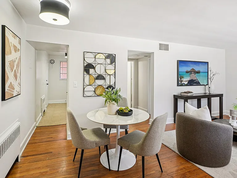 Cameron Court Apartments — Photo 51