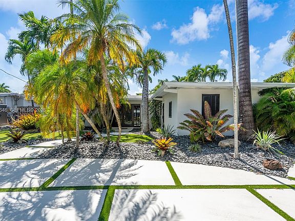 2nd image of 2643 Flamingo Ln