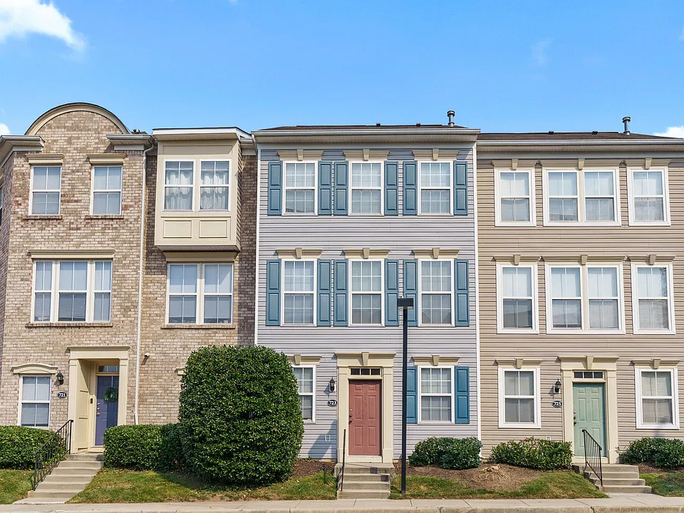 Townes at Herndon apartments community photo