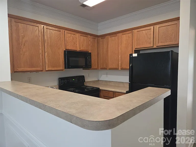 109 Chawton Ln — Photo 6