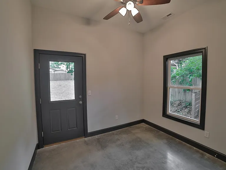 2411 Vine St — Photo 17