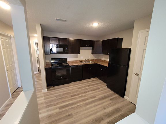 5th image of 7 Village West Ct APT 201
