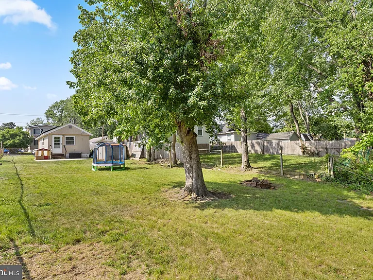 325 W Evergreen Ave — Photo 18