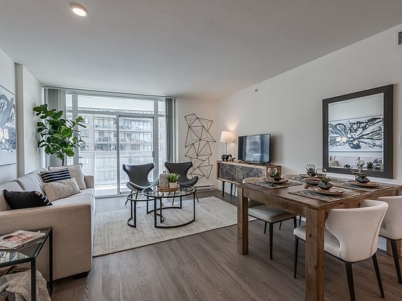 3rd image of 900 Carnarvon St #979604