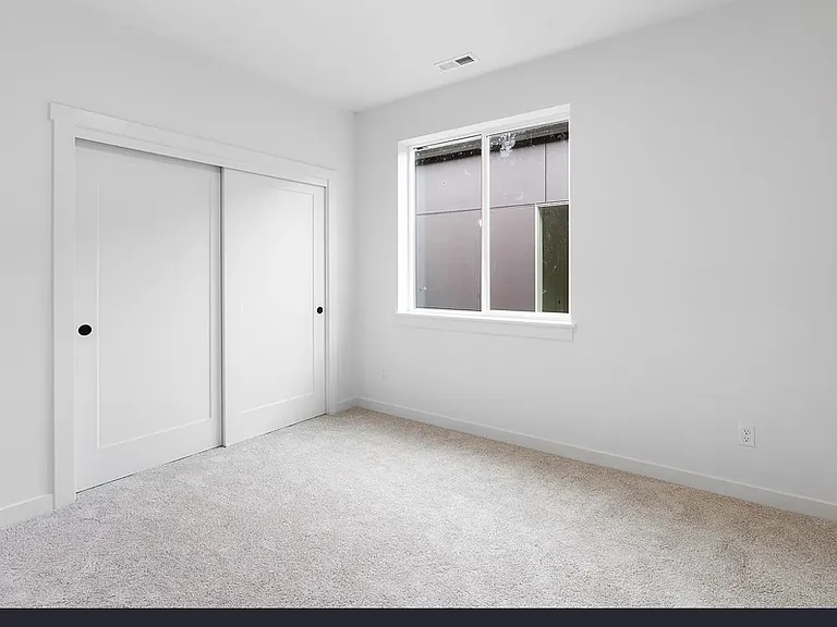 7193 SE Crystal Springs Blvd — Photo 8