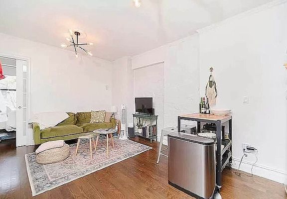 5th image of 174 E 2nd St APT 5R
