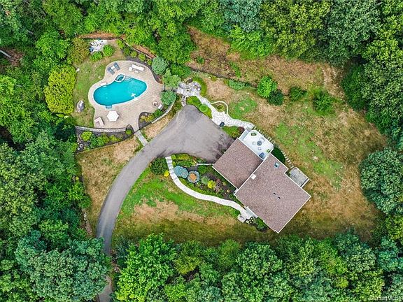 2nd image of 35 Copper Penny Ln