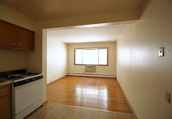 3rd image of 1851 N Oakland Ave #8-08