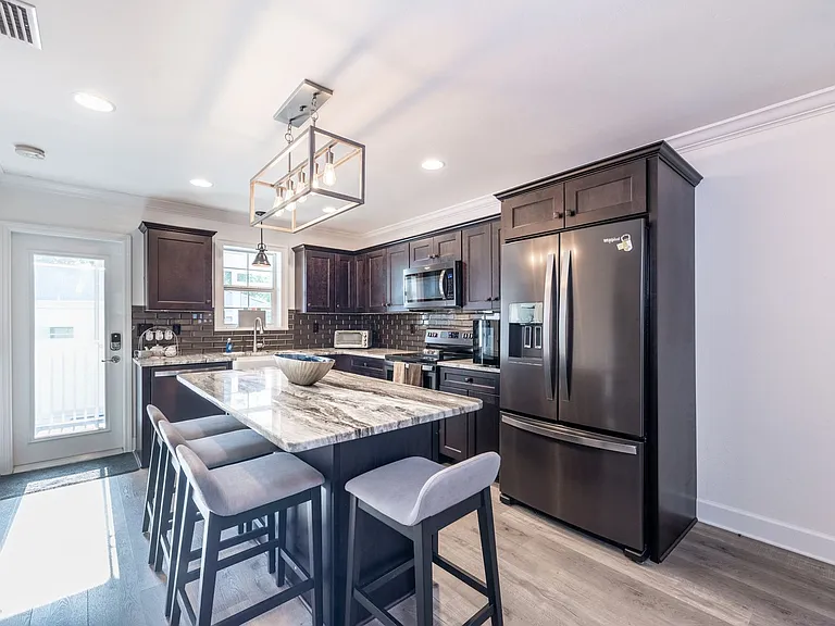 327 Harvey St — Photo 14