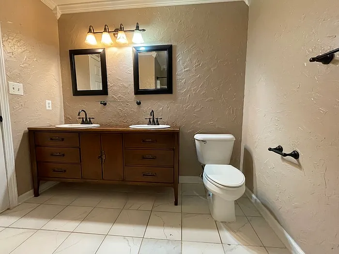3 bed, 2.0 bath, $2,300 — Photo 3