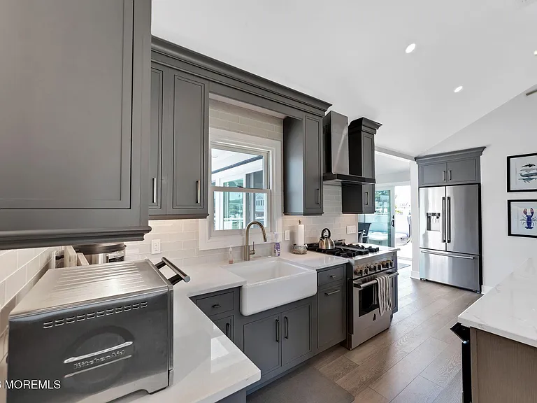 347 Bay Ln — Photo 22