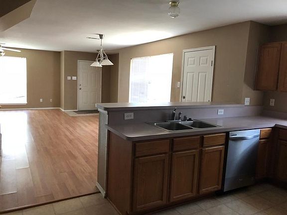 3rd image of 3602 Villa Pl