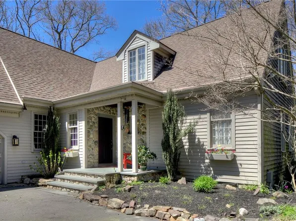 60 Morning Dove Dr, Tiverton, RI 02878