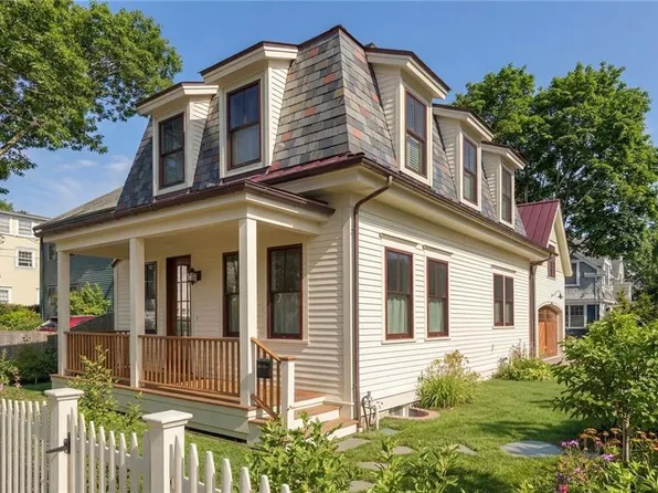 49 1/2 3rd St, Newport, RI 02840