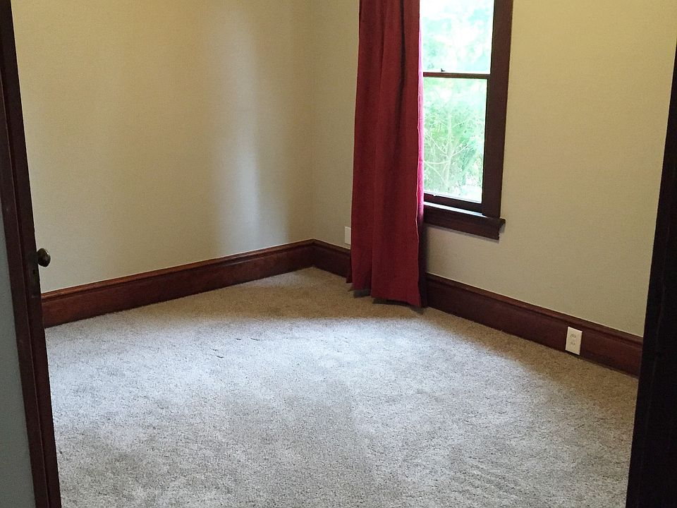 Medium Bedroom 12'x8'