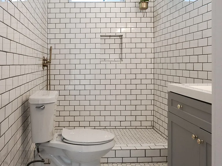 614 N Madison Ave — Photo 12