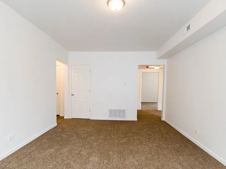 1101 N Lawler Ave — Photo 15