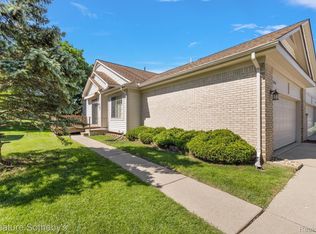 13686 Whispering Ln, Sterling Heights, MI 48312