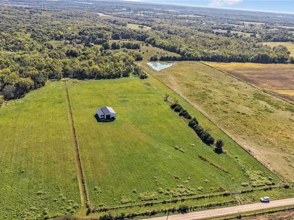 W 295th St, Paola, KS 66071