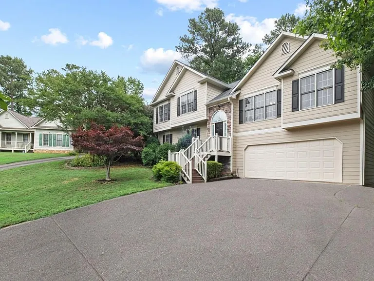 122 Brookhaven Ln — Photo 3