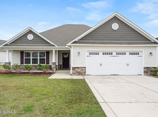 415 Derrick Dr, Sneads Ferry, NC 28460