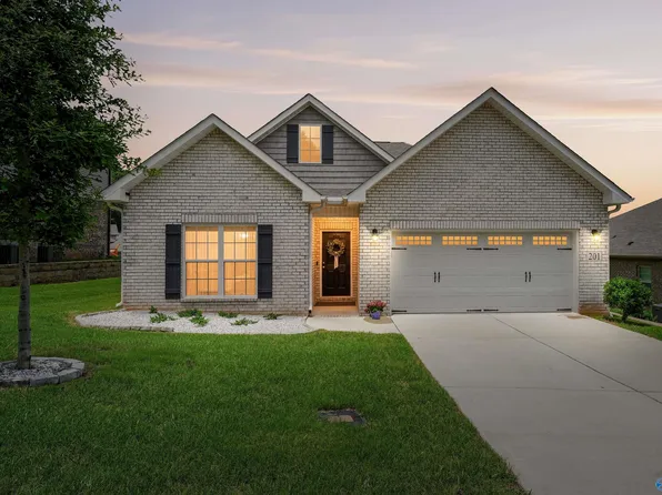 201 Paul Dr, Brownsboro, AL 35741