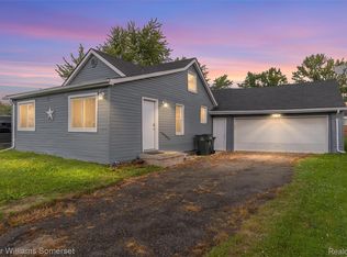 22937 Detour St, Saint Clair Shores, MI