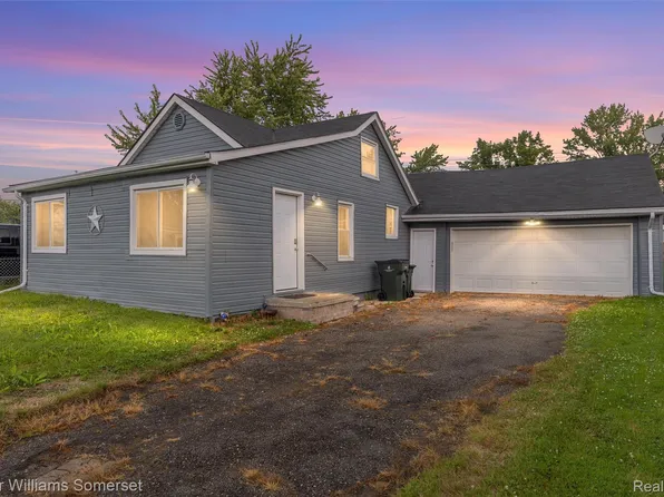 22937 Detour St, Saint Clair Shores, MI 48082