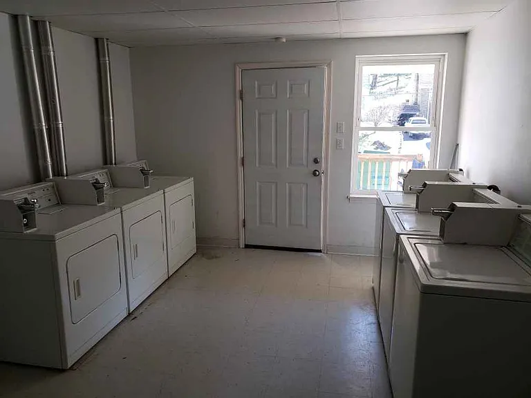 1369 Locust Ave — Photo 4