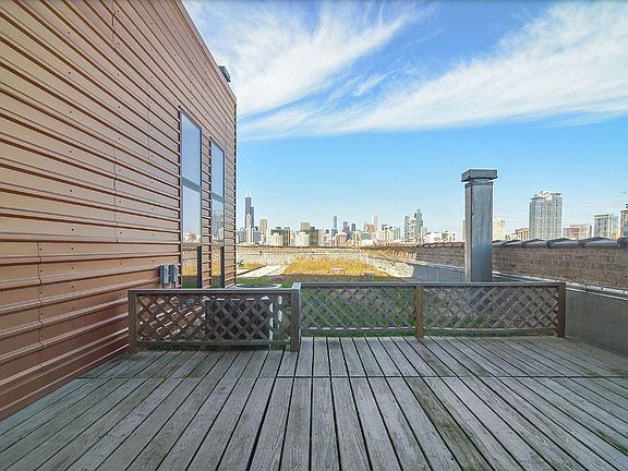 4th image of 2545 S Dearborn St #6N