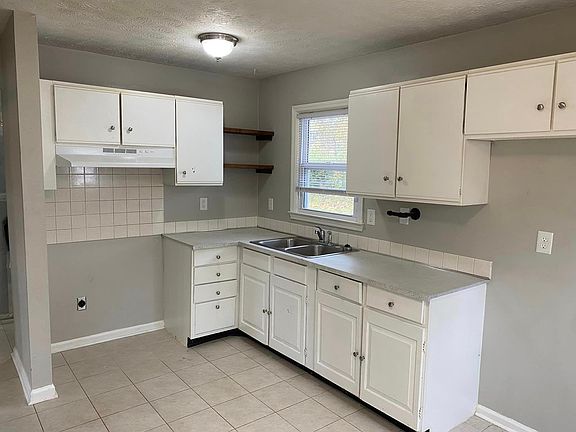 3rd image of 1511 Astaire Dr