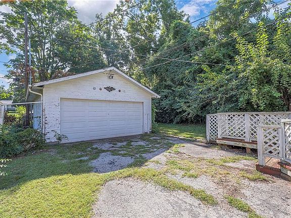 4th image of 203 S Ash Ave