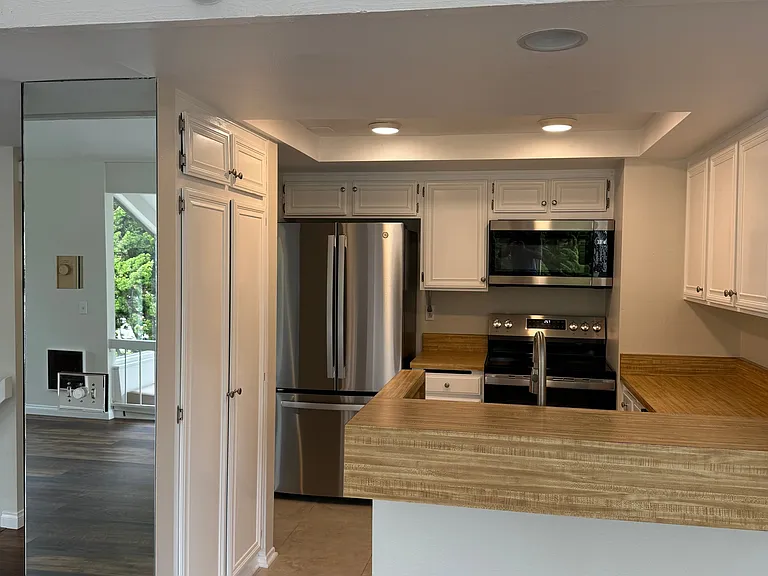 Kitchen w/ All New Stainless Appliances