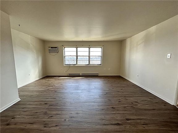 4th image of 407 Colonial Dr #44