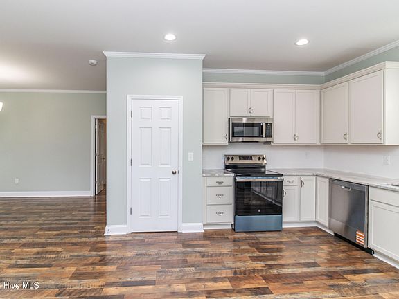 5th image of 214 E Railroad Street E