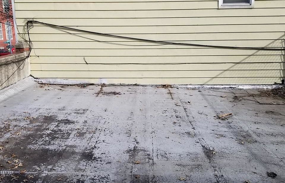 2nd image of 112 N Henry St APT 2R