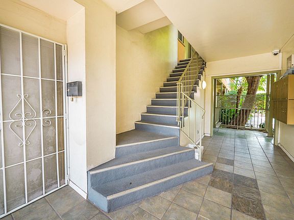 3rd image of 6201 Fountain Ave #44205