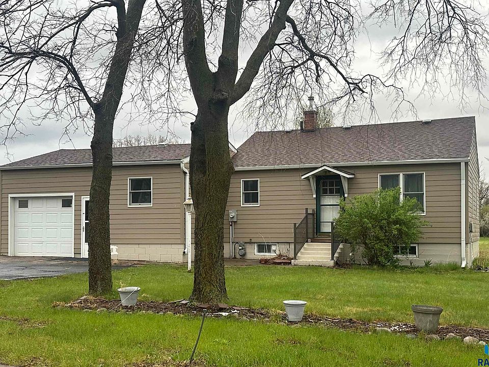 1st image of 204 E Davison Ave