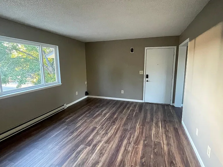 125 E 1st St #1 — Photo 9