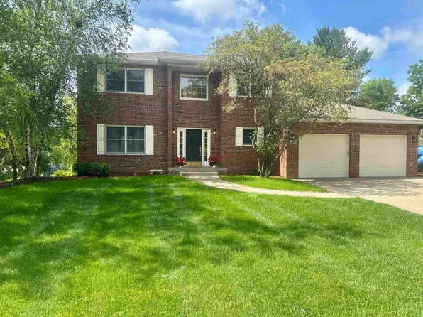 1106 Skyline Dr, Decorah, IA 52101