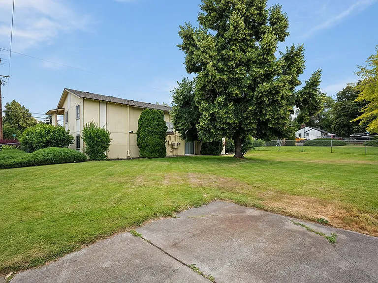 1521 N Bowdish Rd — Photo 22