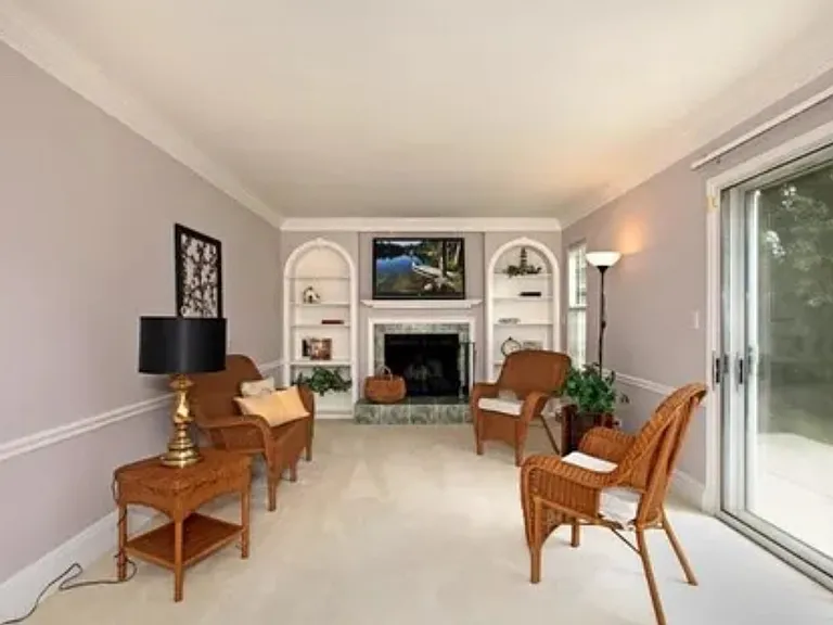 649 Sanders Ct — Photo 11