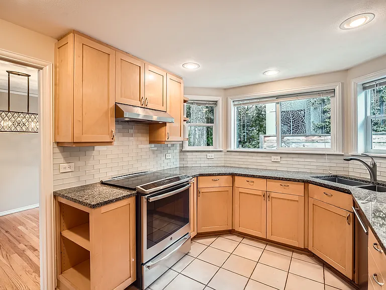 4548 NE Tulane Pl — Photo 8