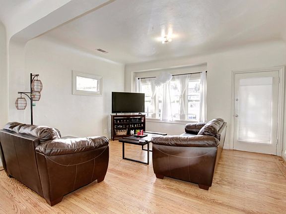 4th image of 2745 37th St