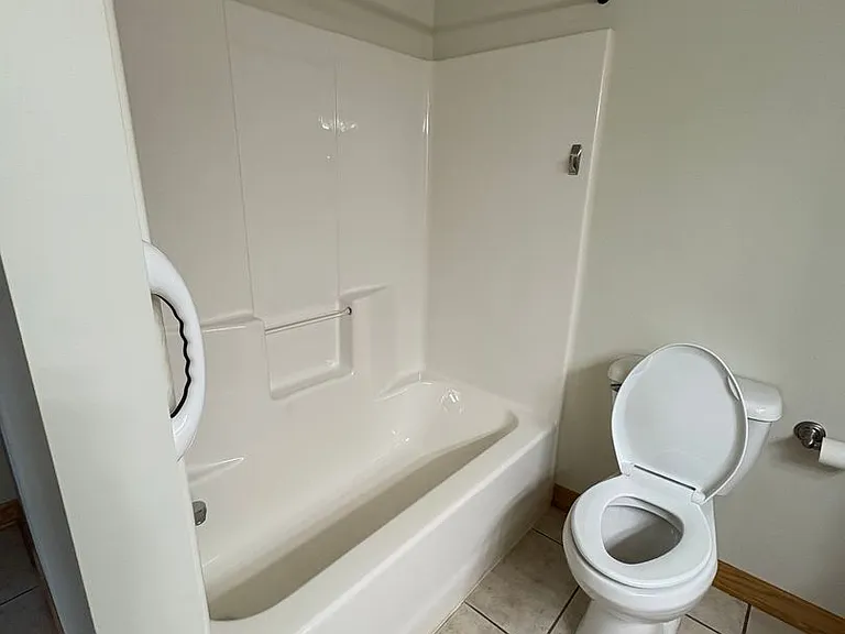 Shelly Rose Apartments — Photo 18