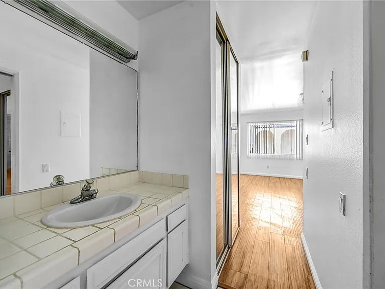5334 Lindley Ave #319 — Photo 23