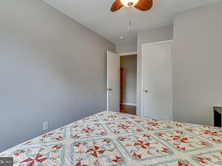 3 Groves Ave — Photo 19
